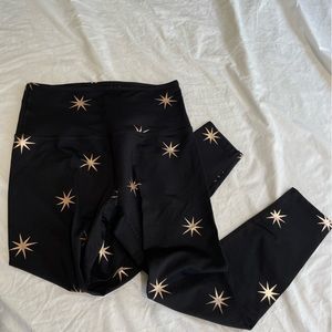 Beyond Yoga Foil Star capris - size Small